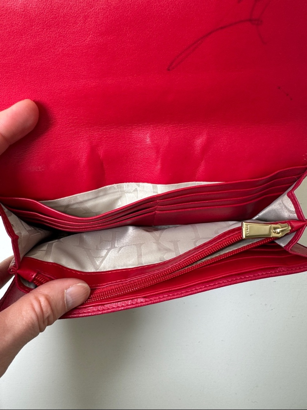 Furla red textured wallet. - Picture 8 of 11
